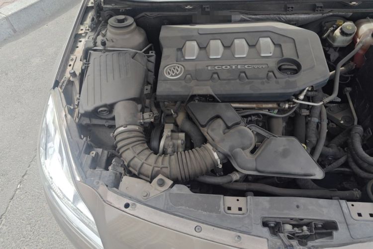 Used Buick Regal 2010 2.0L Expo Edition Engine Bay Right