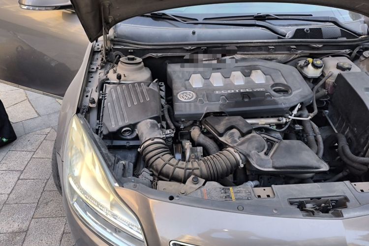 Used Buick Regal 2010 2.0L Expo Edition Engine Bay Right