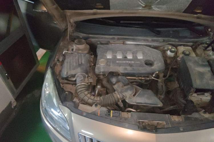 Used Buick Regal 2010 2.0L Expo Edition Engine Bay Right