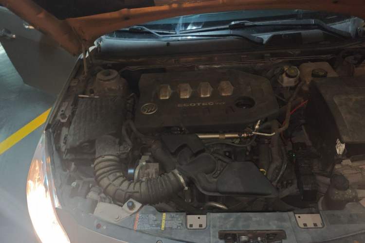 Used Buick Regal 2010 2.0L Expo Edition Engine Bay Right