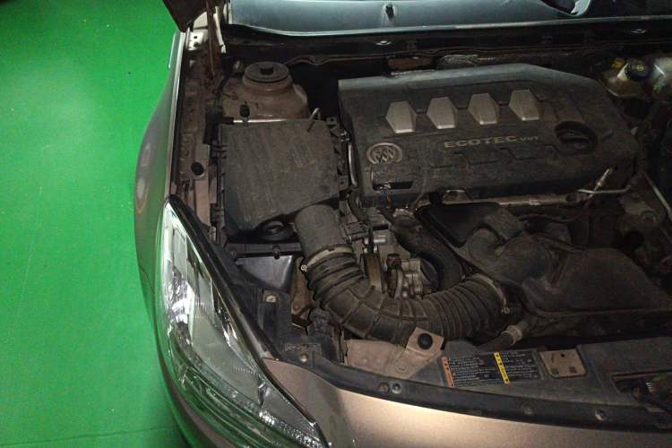 Used Buick Regal 2010 2.0L Expo Edition Engine Bay Right