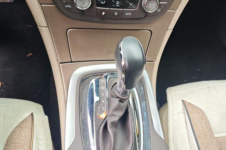 Used Buick Regal 2010 2.0L Expo Edition Gear Lever