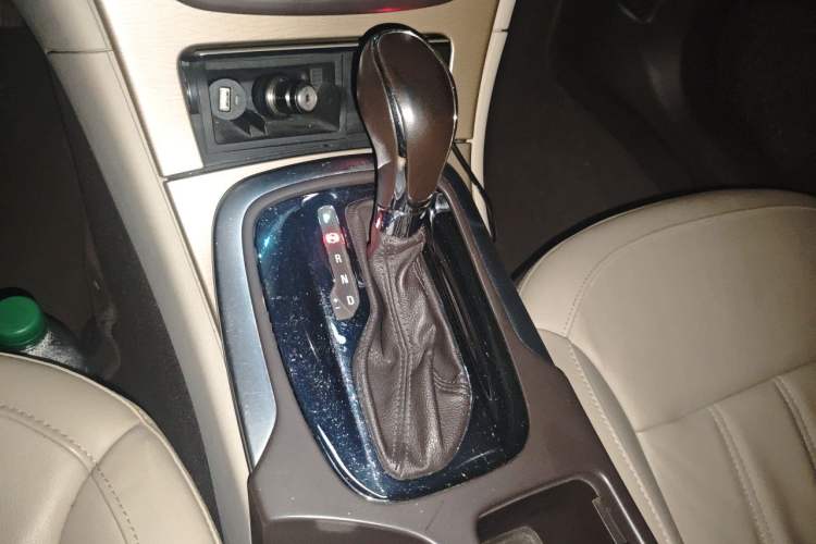 Used Buick Regal 2010 2.0L Expo Edition Gear Lever