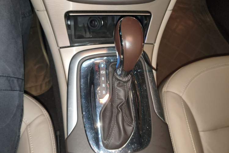 Used Buick Regal 2010 2.0L Expo Edition Gear Lever