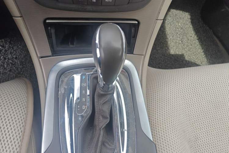 Used Buick Regal 2010 2.0L Expo Edition Gear Lever