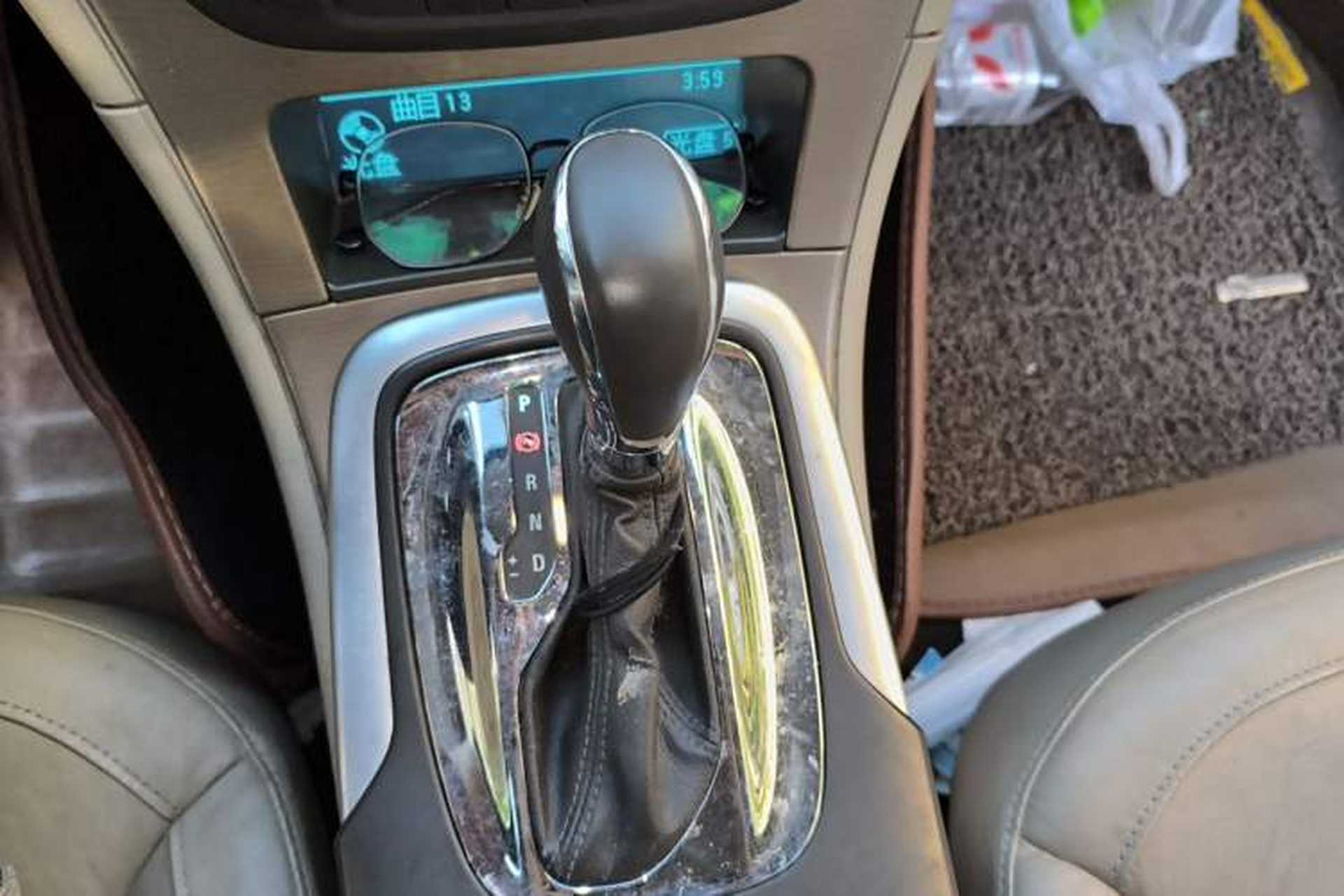 Used Buick Regal 2010 2.0L Expo Edition Gear Lever