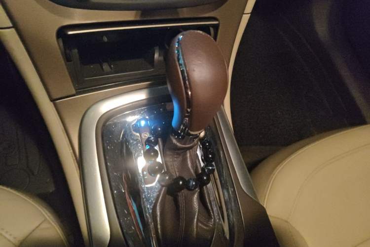 Used Buick Regal 2010 2.0L Expo Edition Gear Lever