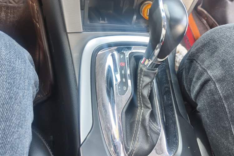 Used Buick Regal 2010 2.0T Flagship Sport Edition Gear Lever