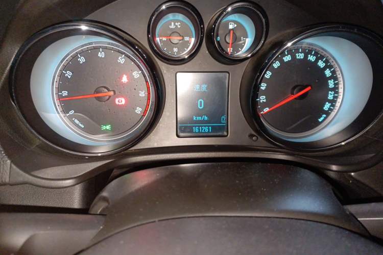 Used Buick Regal 2010 1.6T Elite Sport Edition Odometer Close Up