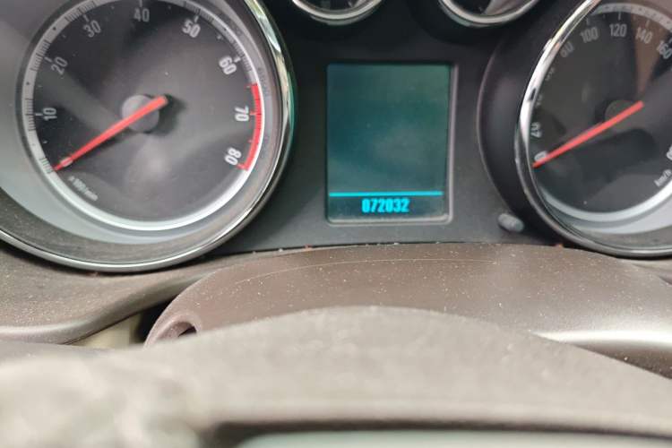 Used Buick Regal 2010 2.0L Expo Edition Odometer Close Up