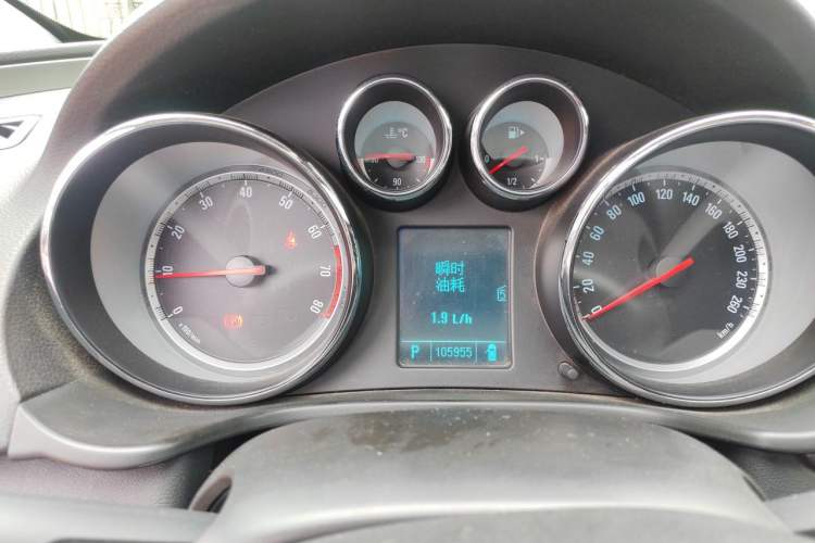 Used Buick Regal 2010 2.4L Flagship Edition Odometer Close Up
