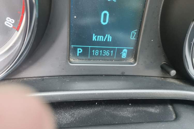 Used Buick Regal 2010 2.0T Flagship Sport Edition Odometer Close Up