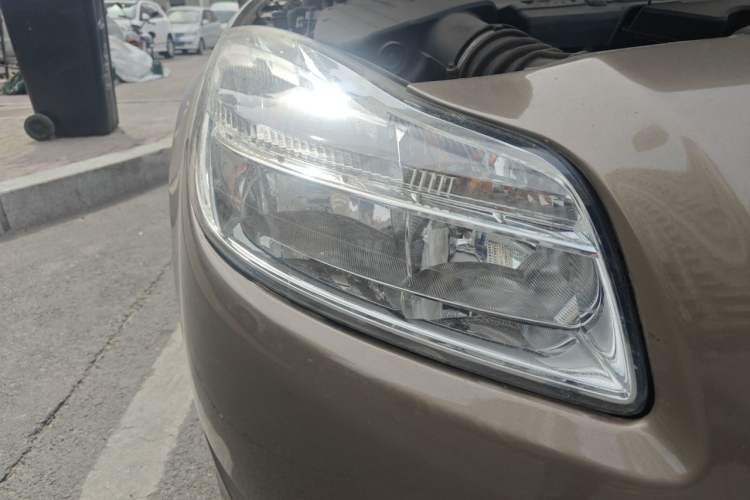 Used Buick Regal 2010 2.0L Expo Edition Right Front Headlight