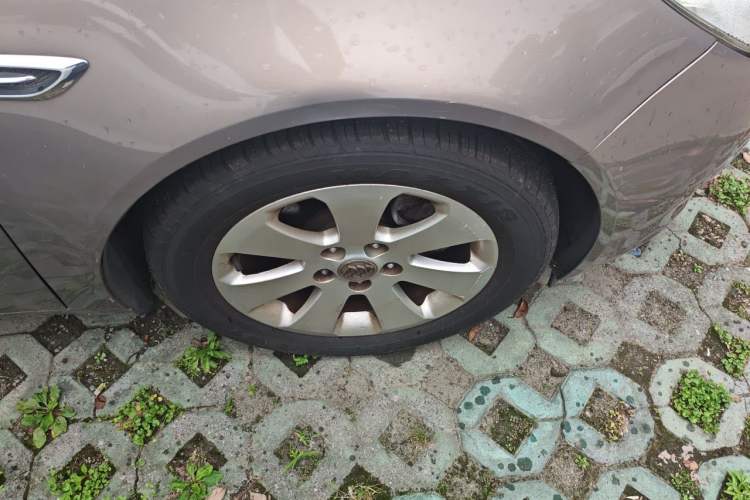 Used Buick Regal 2010 2.0L Expo Edition Right Front Wheel Hub