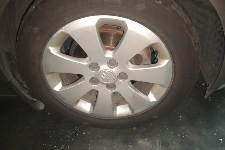 Used Buick Regal 2010 2.0L Expo Edition Right Front Wheel Hub