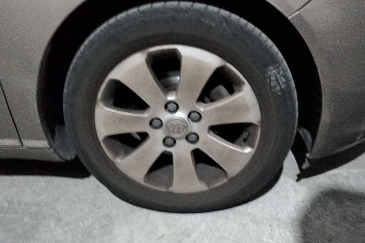 Used Buick Regal 2010 2.0L Expo Edition Right Front Wheel Hub