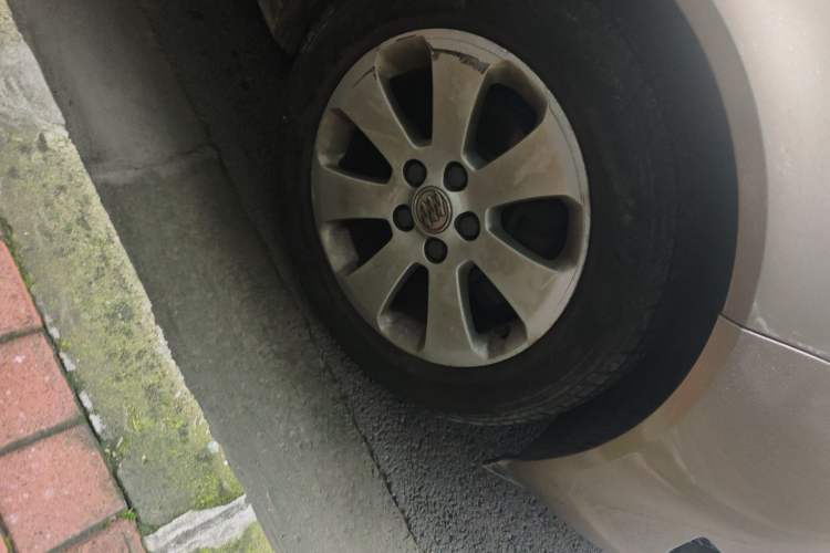 Used Buick Regal 2010 2.0L Expo Edition Right Front Wheel Hub