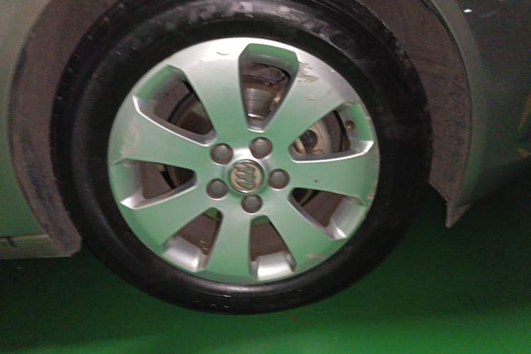 Used Buick Regal 2010 2.0L Expo Edition Right Front Wheel Hub