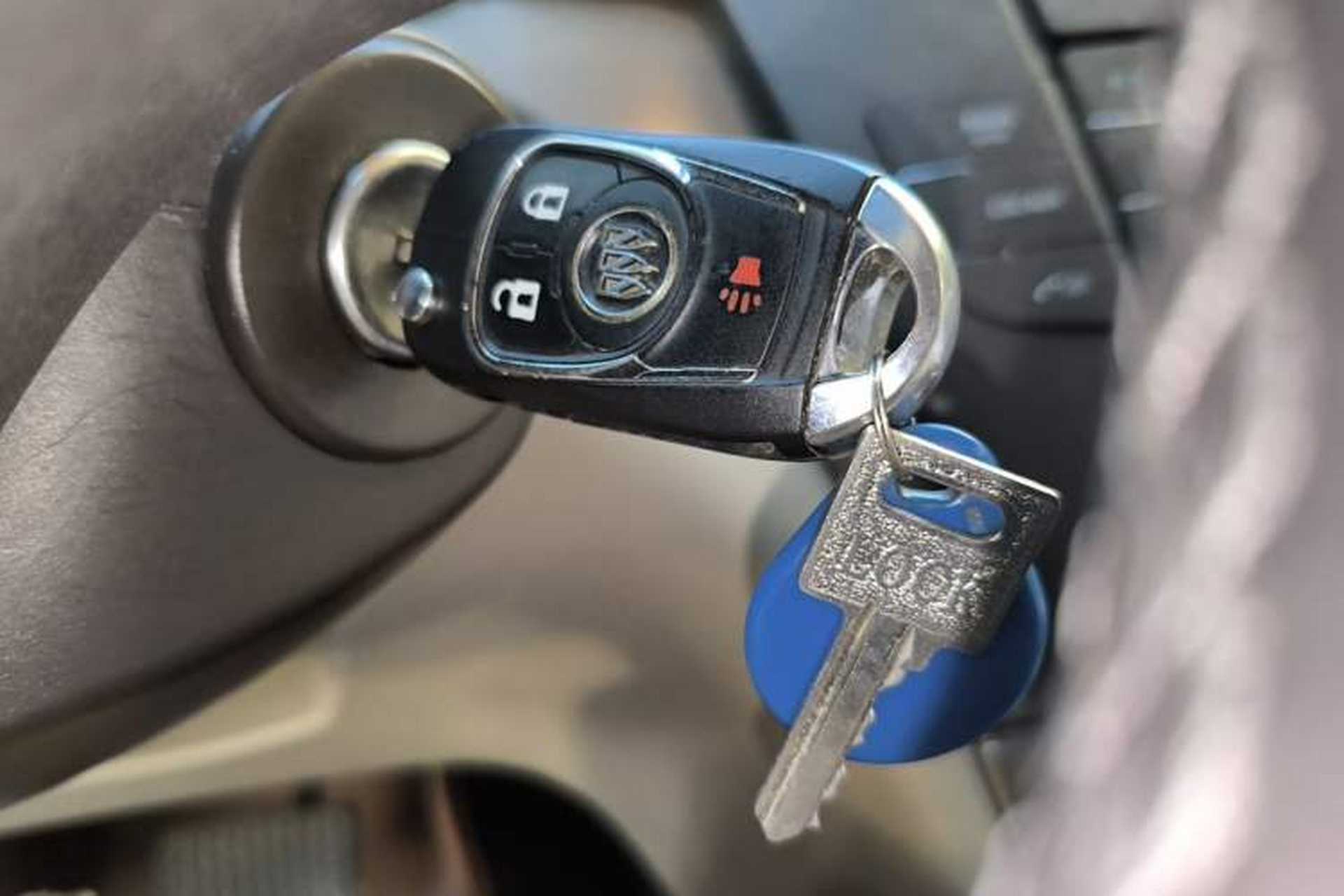 Used Buick Regal 2010 2.0L Expo Edition Vehicle Key