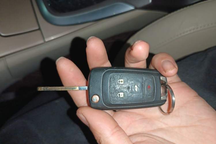 Used Buick Regal 2010 2.0L Expo Edition Vehicle Key
