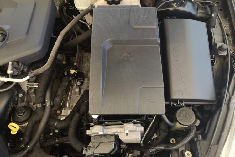 Used Buick Regal 2011 2.0L Comfort Edition Engine Bay Left