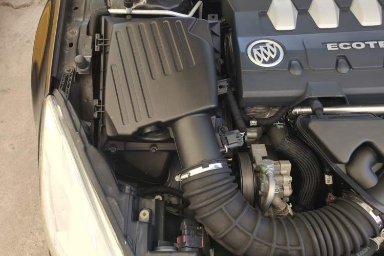 Used Buick Regal 2011 2.0L Comfort Edition Engine Bay Right