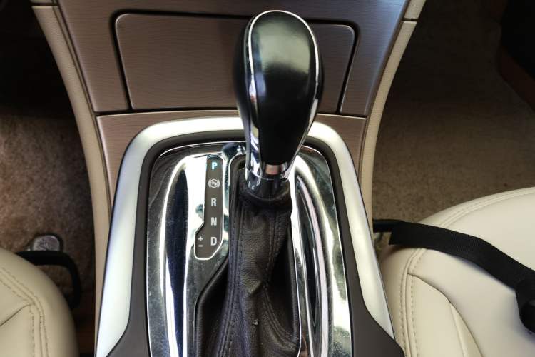 Used Buick Regal 2011 2.0L Comfort Edition Gear Lever