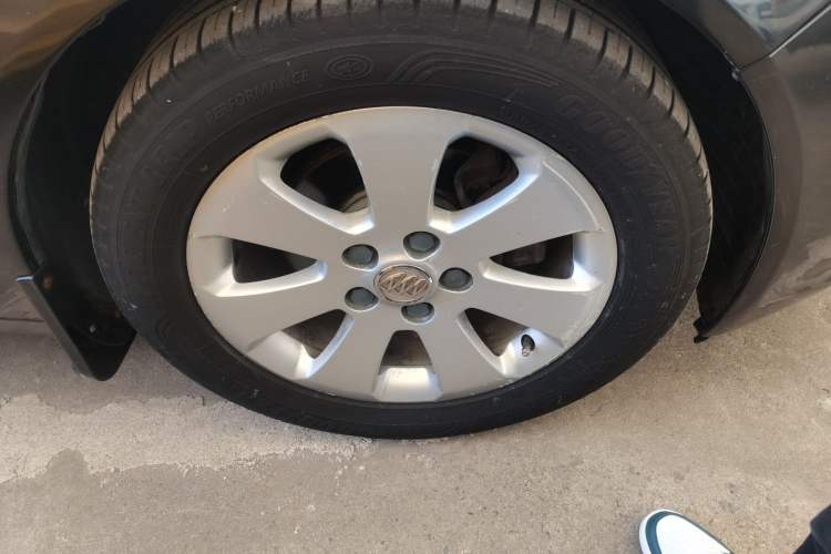 Used Buick Regal 2011 2.0L Comfort Edition Right Front Wheel Hub