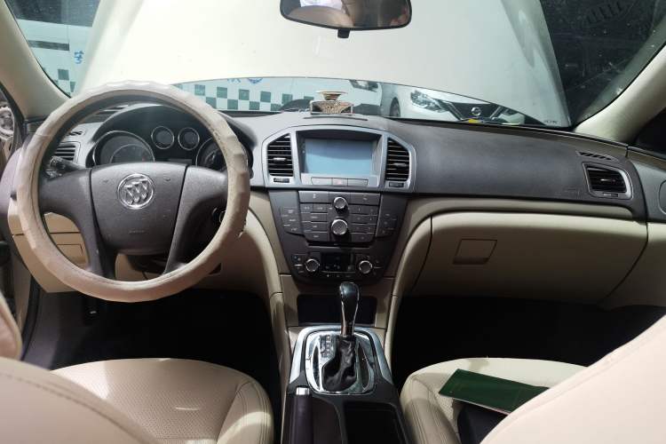 Used Buick Regal 2011 2.0L Comfort Edition Center Console