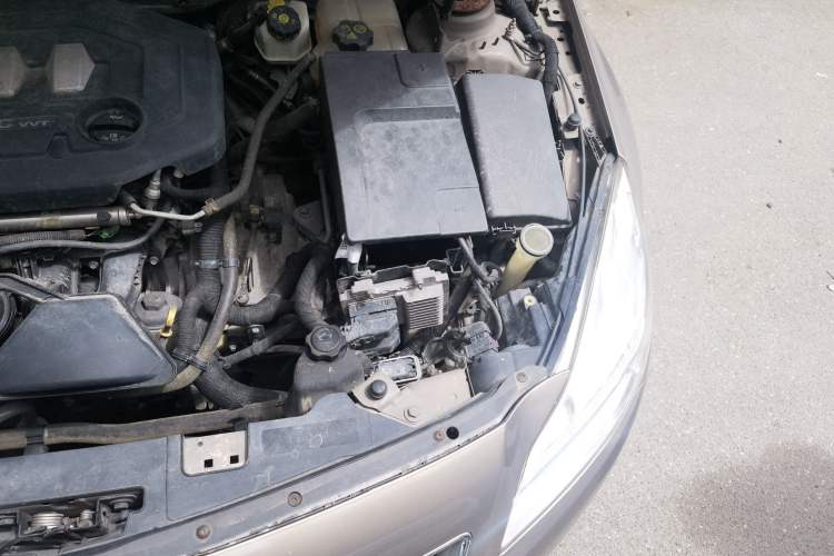 Used Buick Regal 2011 2.0L Comfort Edition Engine Bay Left