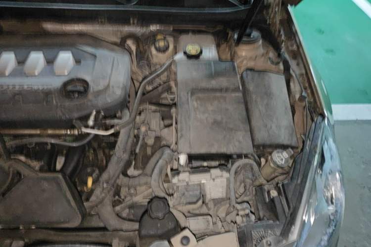 Used Buick Regal 2011 2.0L Comfort Edition Engine Bay Left