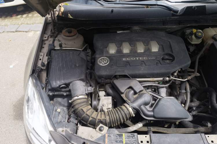 Used Buick Regal 2011 2.0L Comfort Edition Engine Bay Right