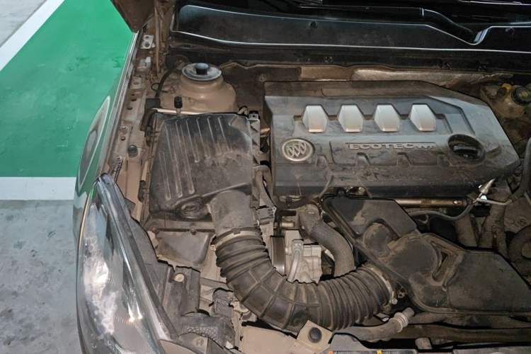 Used Buick Regal 2011 2.0L Comfort Edition Engine Bay Right
