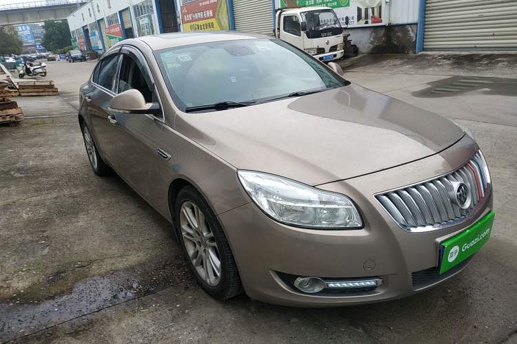 Used Buick Regal 2011 2.4L SIDI Elite Edition Front Right 45 Deg