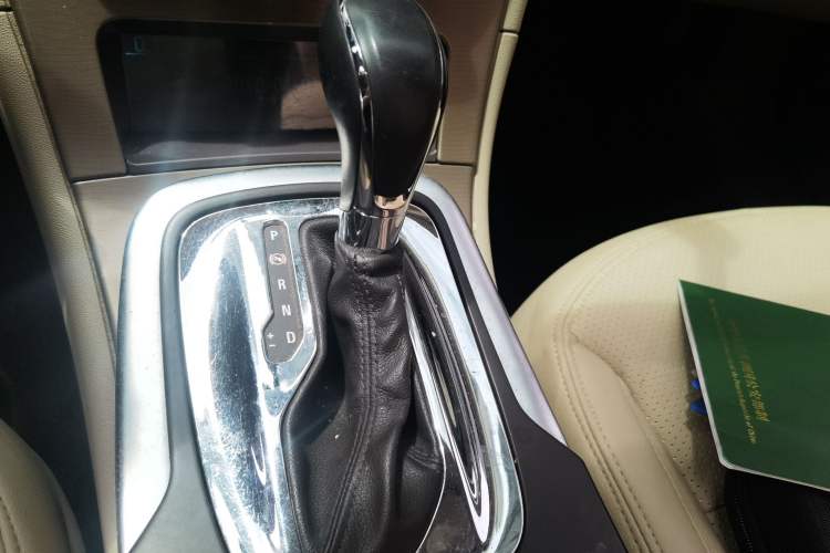 Used Buick Regal 2011 2.0L Comfort Edition Gear Lever