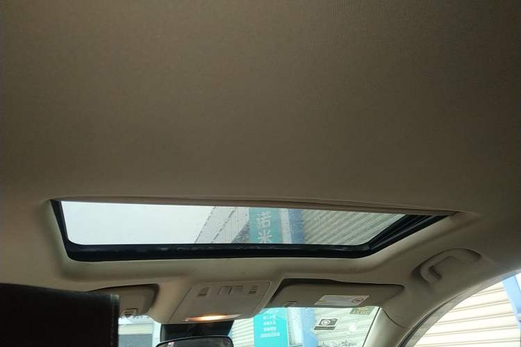 Used Buick Regal 2011 2.4L SIDI Elite Edition Headliner