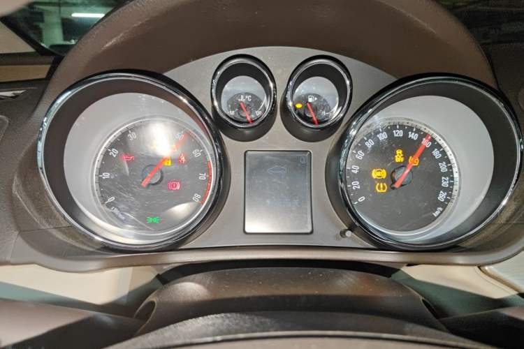Used Buick Regal 2011 2.0L Comfort Edition Instrument Cluster