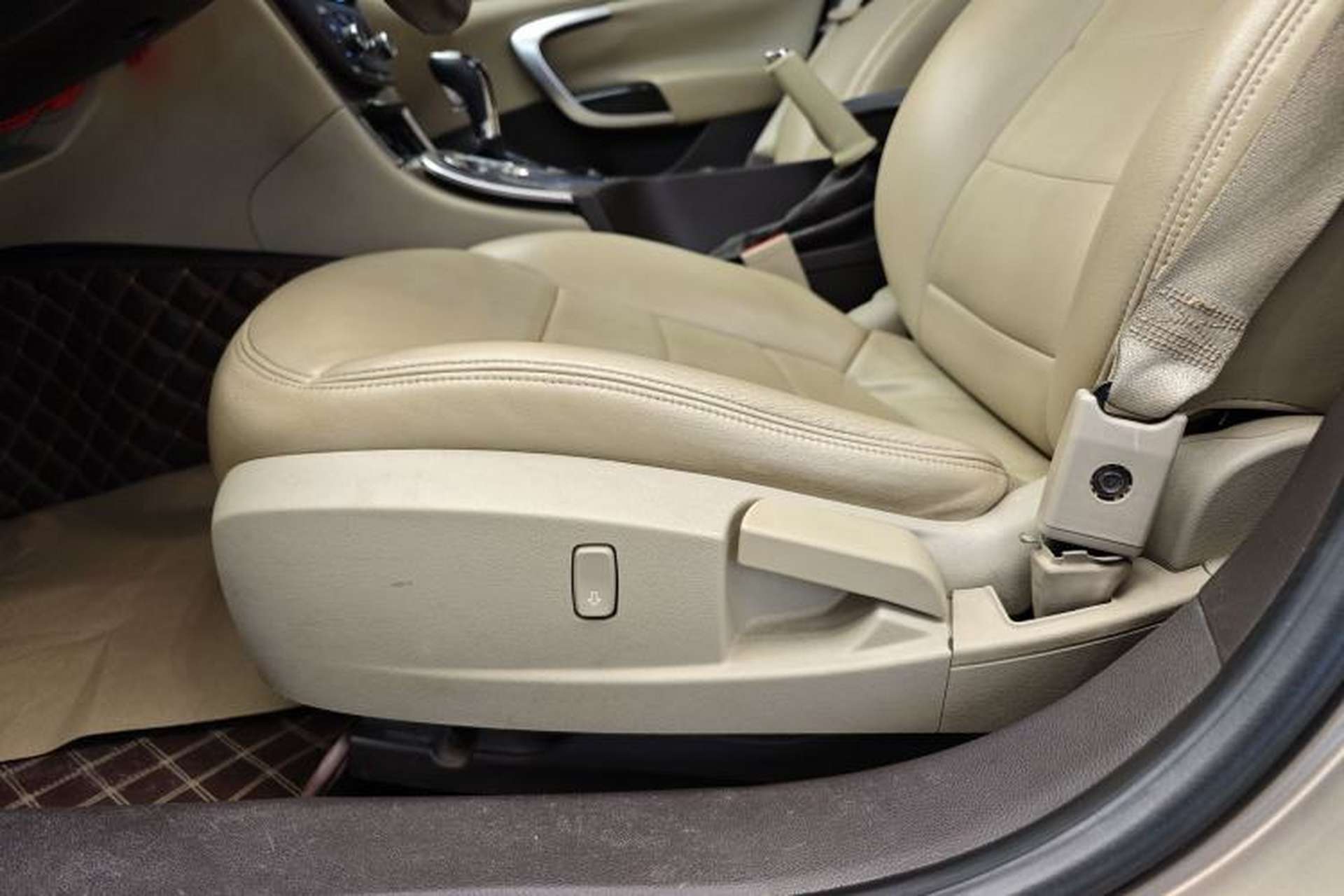 Used Buick Regal 2011 2.0L Comfort Edition Interior 10