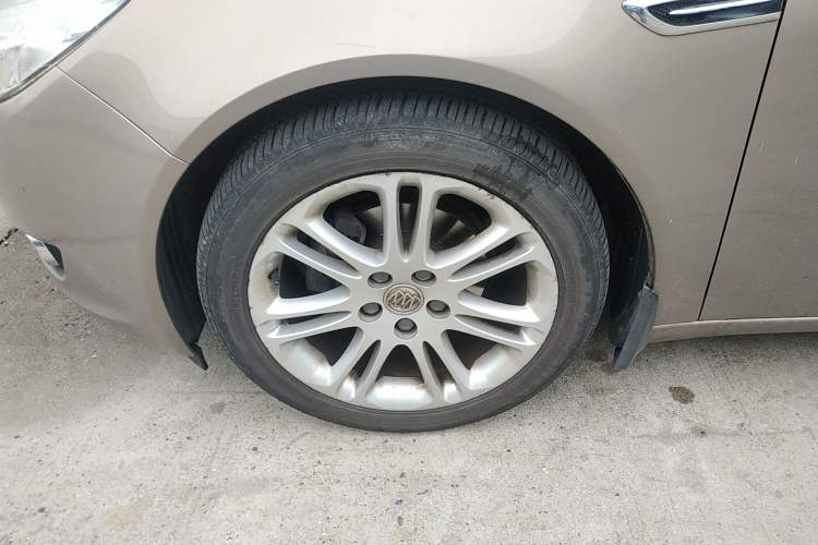 Used Buick Regal 2011 2.4L SIDI Elite Edition Left Front Wheel Hub