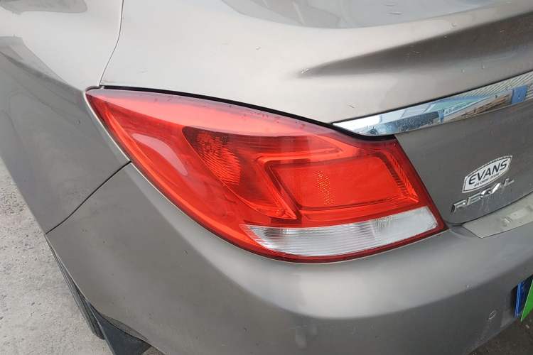 Used Buick Regal 2011 2.4L SIDI Elite Edition Left Rear Taillight