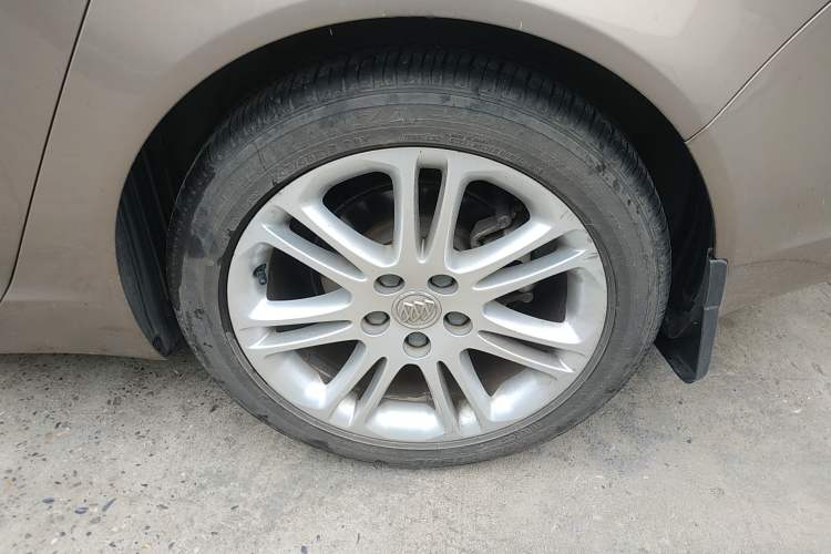 Used Buick Regal 2011 2.4L SIDI Elite Edition Left Rear Wheel Hub
