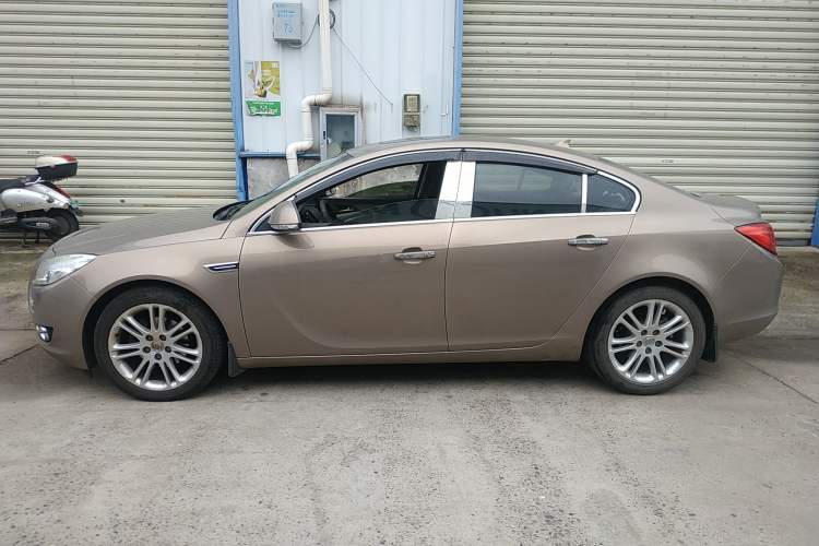 Used Buick Regal 2011 2.4L SIDI Elite Edition Left Side