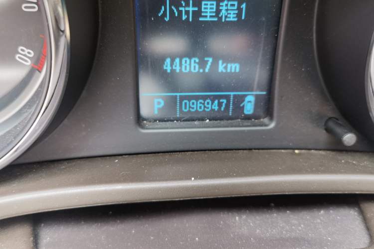 Used Buick Regal 2011 2.0L Comfort Edition Odometer Close Up