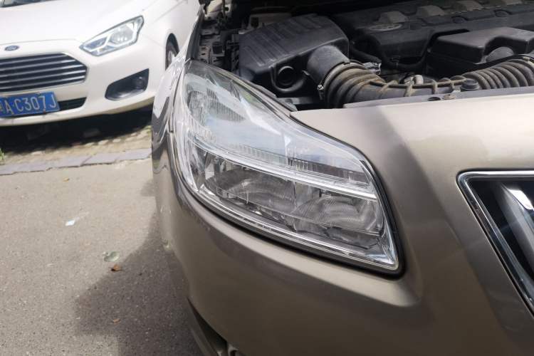 Used Buick Regal 2011 2.0L Comfort Edition Right Front Headlight
