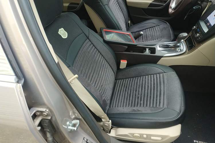Used Buick Regal 2011 2.4L SIDI Elite Edition Right Front Seat