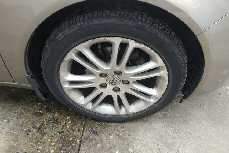 Used Buick Regal 2011 2.4L SIDI Elite Edition Right Front Wheel Hub