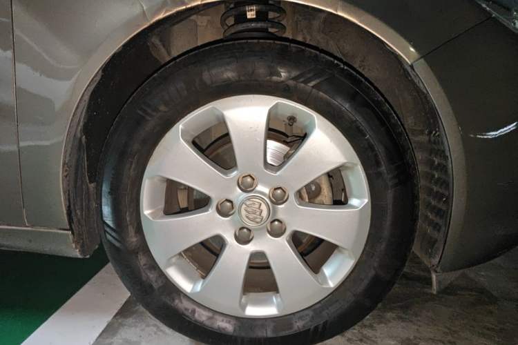 Used Buick Regal 2011 2.0L Comfort Edition Right Front Wheel Hub