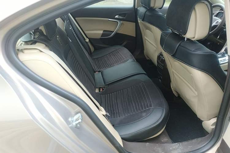 Used Buick Regal 2011 2.4L SIDI Elite Edition Right Rear Seat