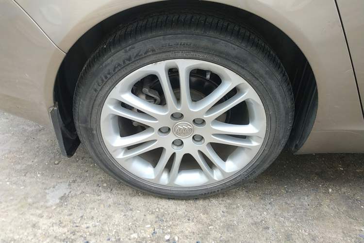 Used Buick Regal 2011 2.4L SIDI Elite Edition Right Rear Wheel Hub