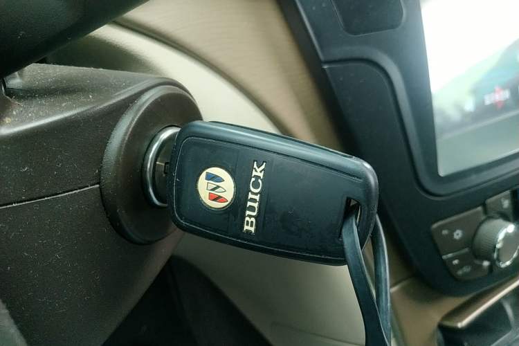 Used Buick Regal 2011 2.4L SIDI Elite Edition Vehicle Key